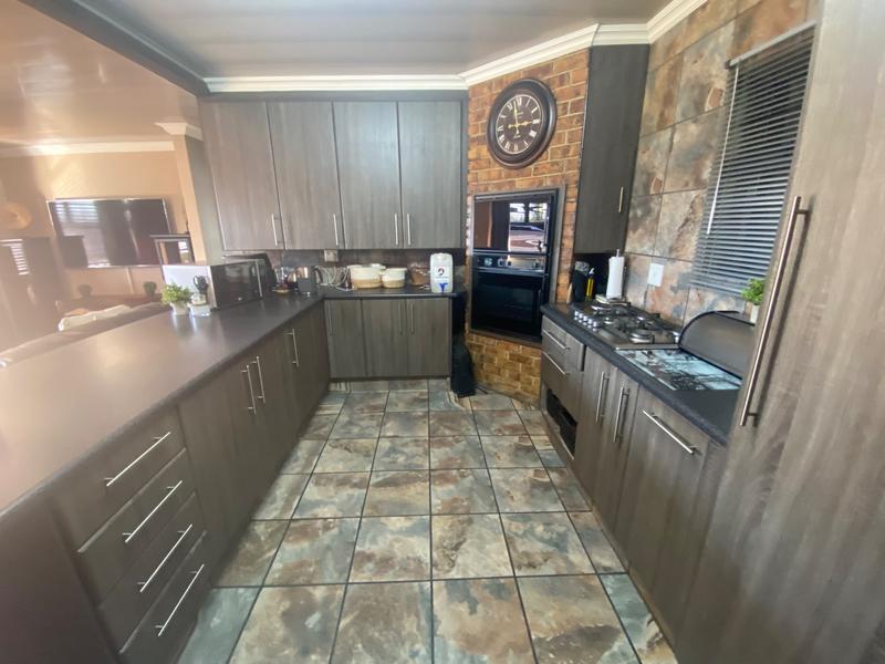 3 Bedroom Property for Sale in Middelburg Eastern Cape